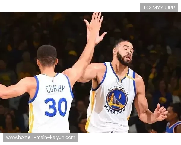 王哲林怀特塞德双塔组合 上海内线禁飞区防守固若金汤 王哲林怀特塞德双塔组合 上海内线禁飞区防守固若金汤